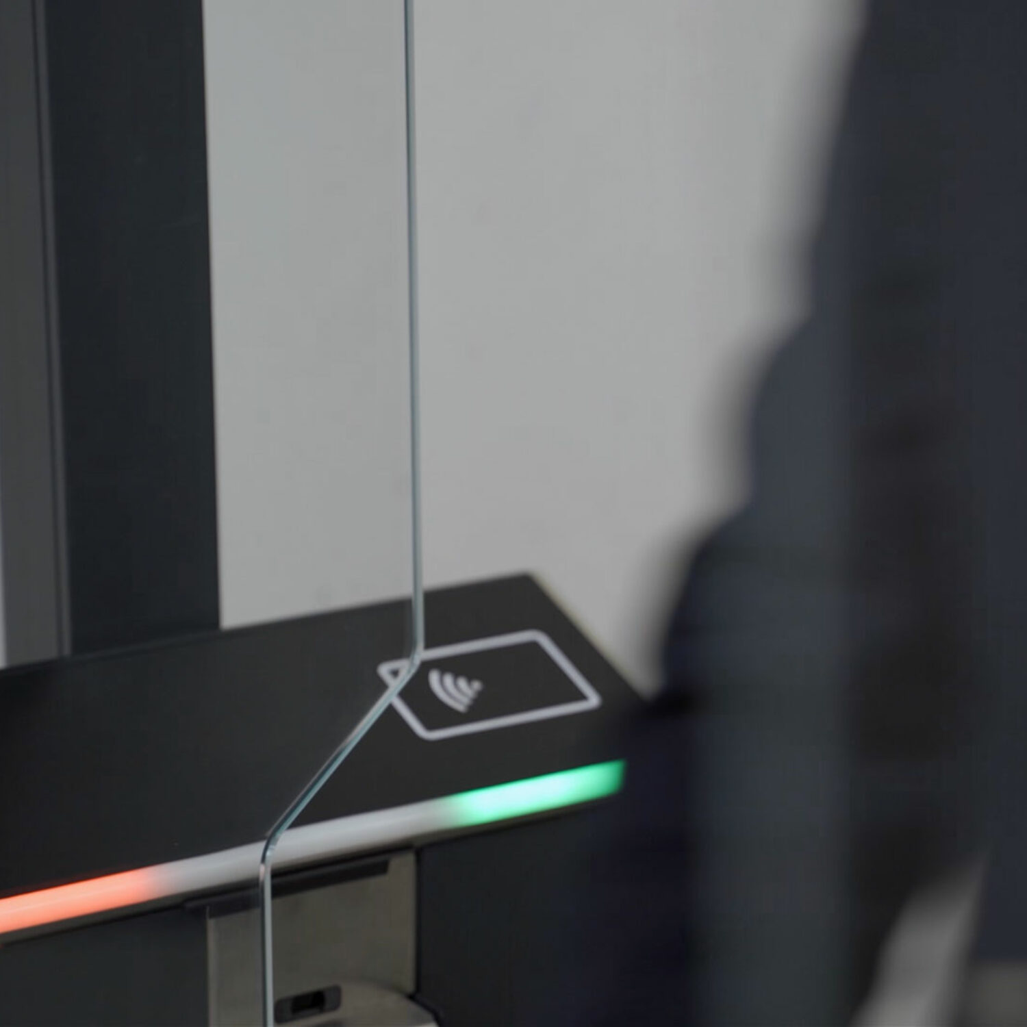 agence creactiv production annecy video et drone réalisation bolloré photo principale portillon automatique