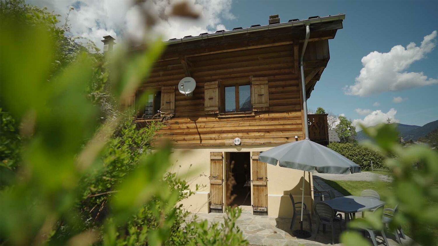 agence creactiv production annecy video et drone réalisation gîtes de l'avignonnaise gîtes de france chalet contamines monjoie miniature vidéo gîte du bas