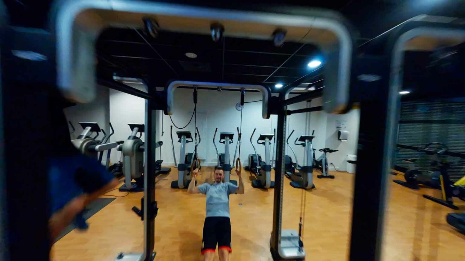 agence creactiv production annecy video et drone réalisation centre aquasportif val d'isère fitness musculation yoga miniature vidéo