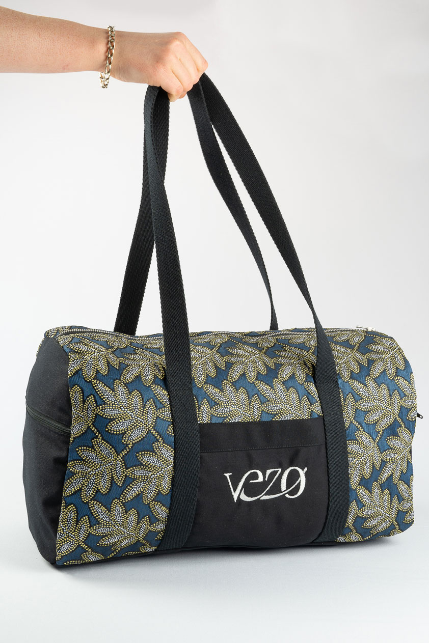 agence creactiv production annecy video et drone réalisation vezo création sac personnalisable made in france couture artisanale photo produit studio fond blanc sac coloré