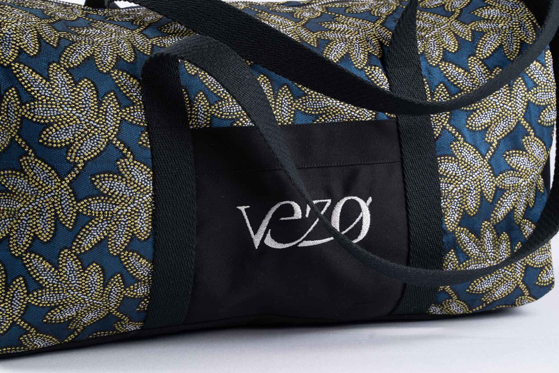 agence creactiv production annecy video et drone réalisation vezo création sac personnalisable made in france couture artisanale photo produit studio fond blanc détails sac coloré