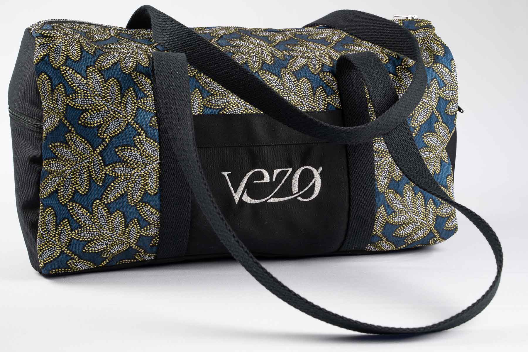 agence creactiv production annecy video et drone réalisation vezo création sac personnalisable made in france couture artisanale photo produit studio fond blanc sac coloré