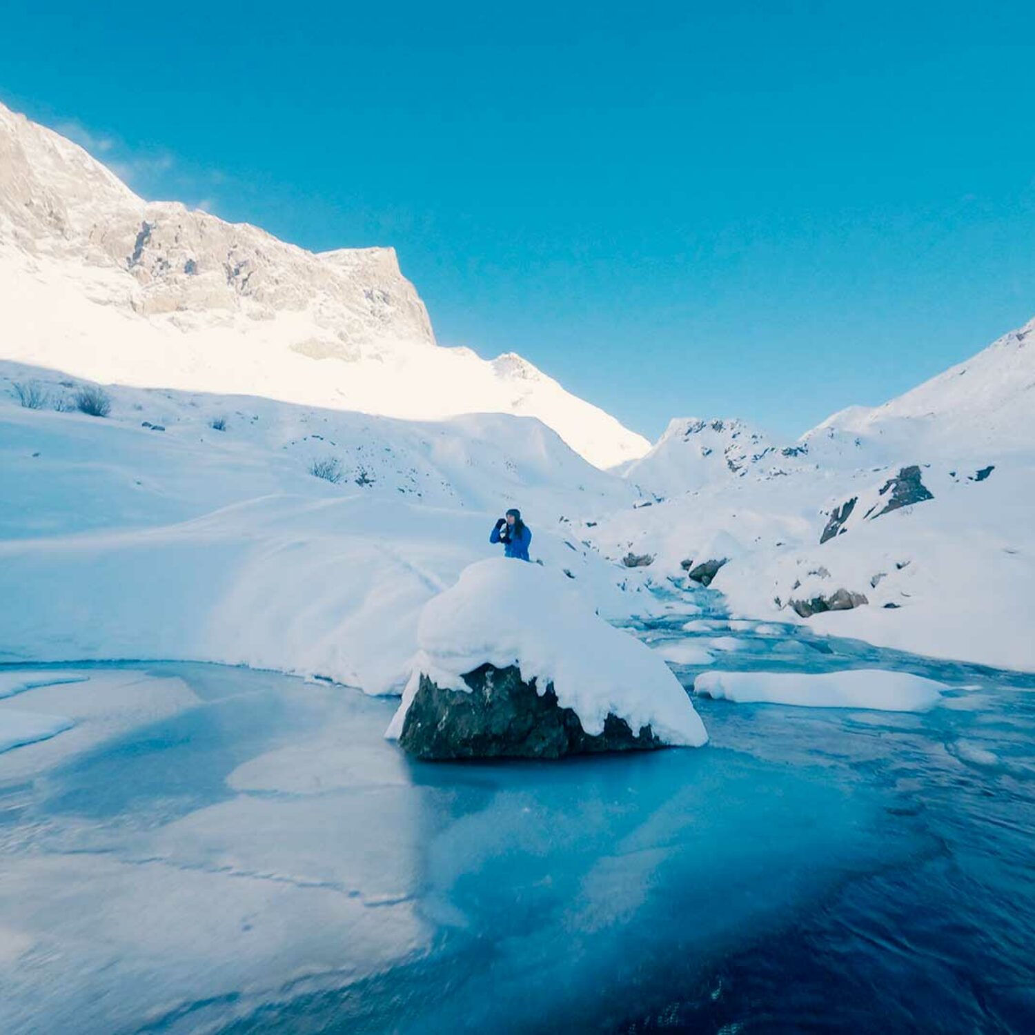 agence creactiv production video annecy drone réalisation plaisir des alpes lac gele neige yaourt photo principale